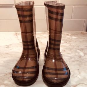 Burberry girls rain boots - size 6/7 (24/23)